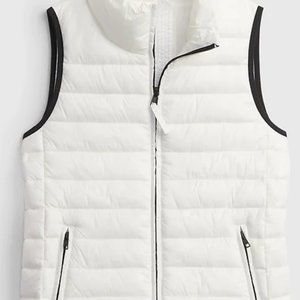 Gap 100% Recycled Nylon Lightweight Puffer Vest